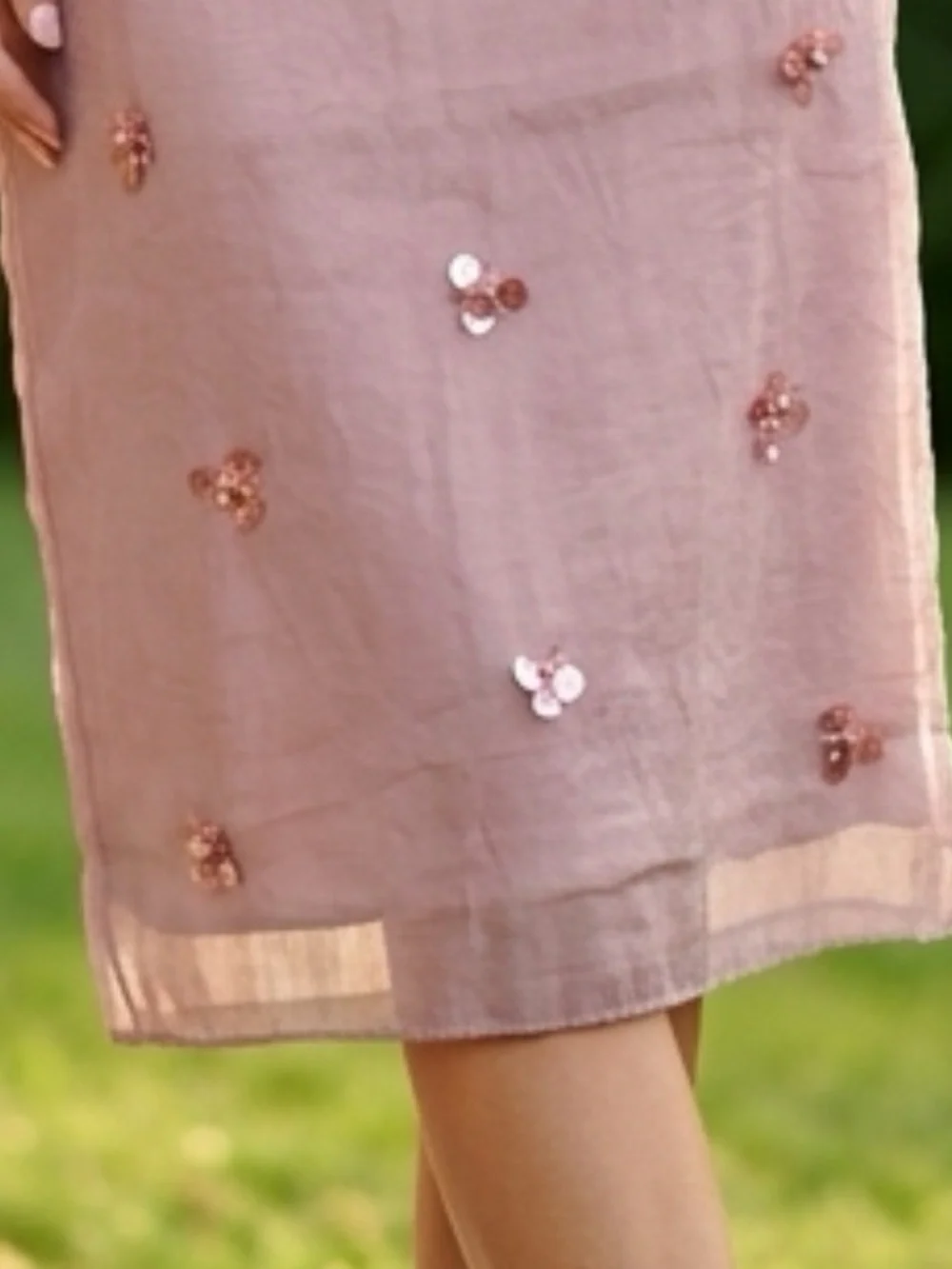 Women’s Embellished dusty rose knee Skirt size small nwt